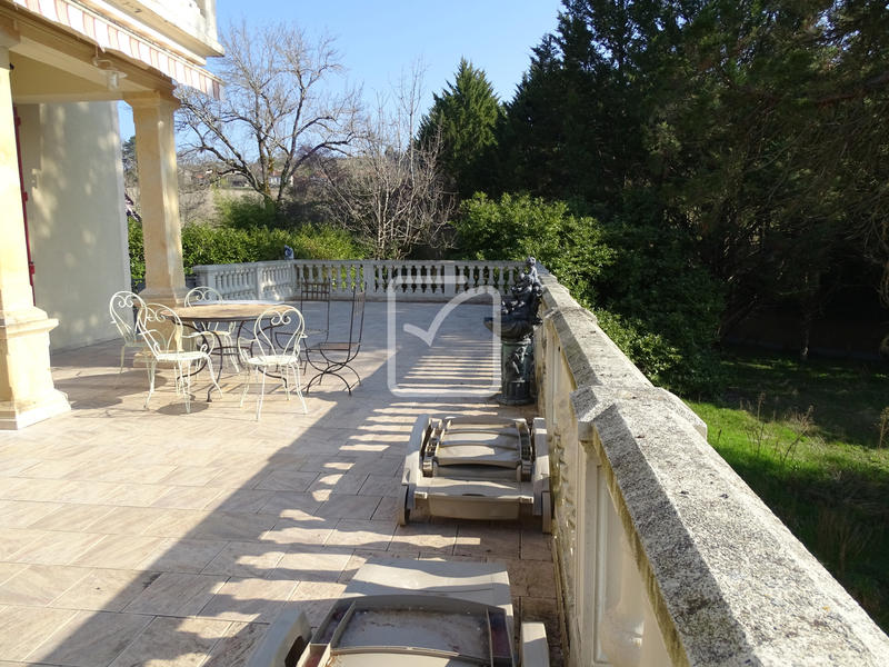 Maison - 233 m² - 8 pièces