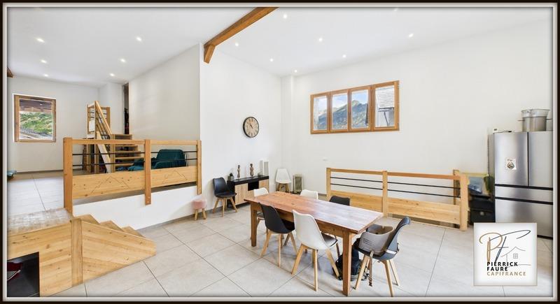 Maison - 252 m² - 8 pièces