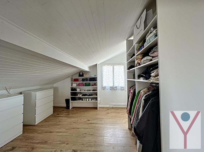 Maison - 208 m² - 6 pièces