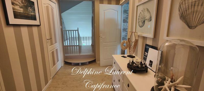 Maison traditionnelle - 232 m² - 7 pièces