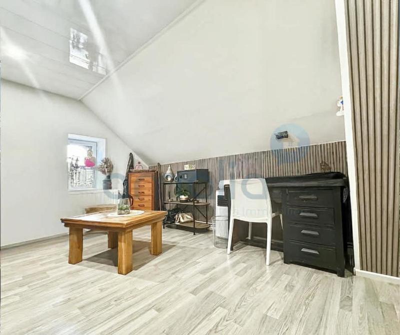 Maison - 215 m² - 9 pièces