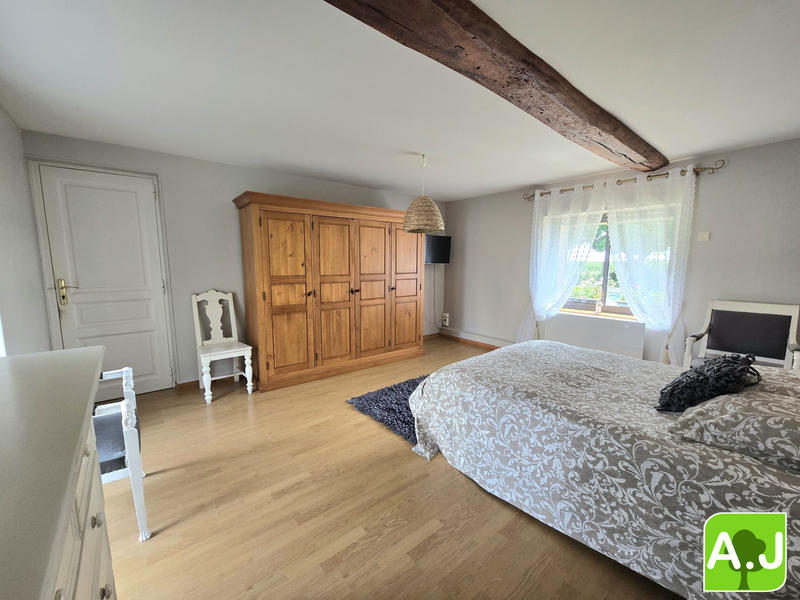 Maison - 180 m² - 8 pièces