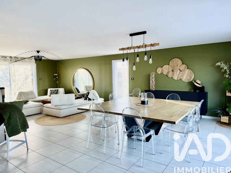 Maison - 198 m² - 7 pièces