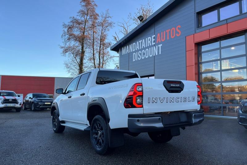 Toyota Hilux 2.8 204 Bva Invincible 4p