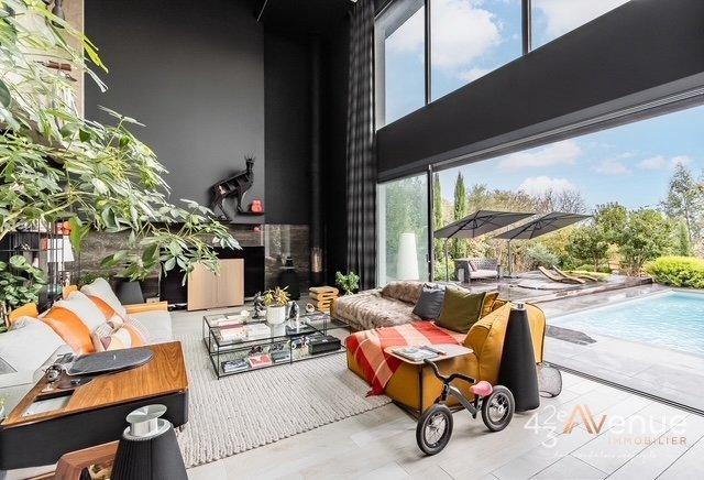 Maison - 250 m² - 8 pièces