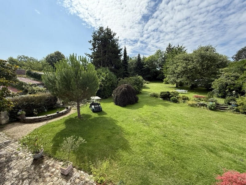 Maison - 276 m² - 9 pièces