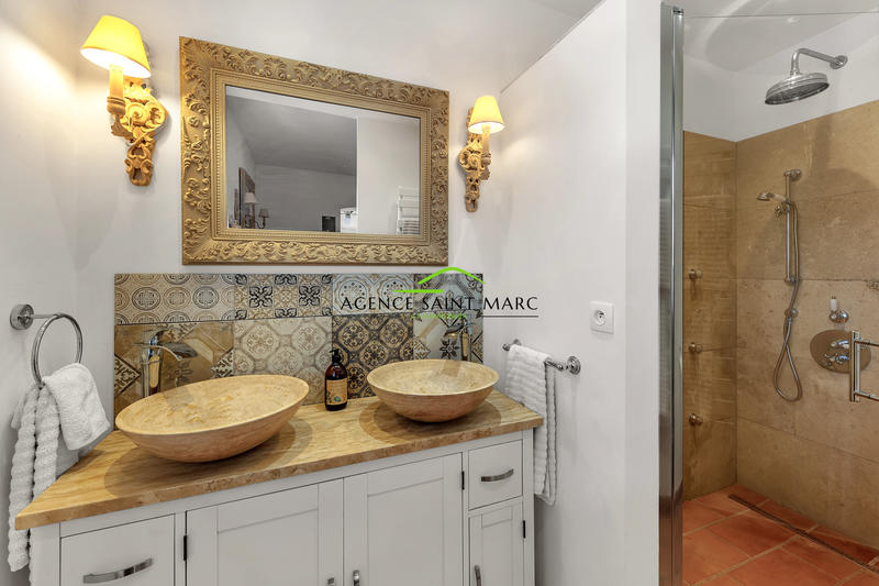 Propriété - 296 m² - 8 pièces