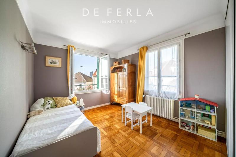 Maison - 201 m² - 10 pièces