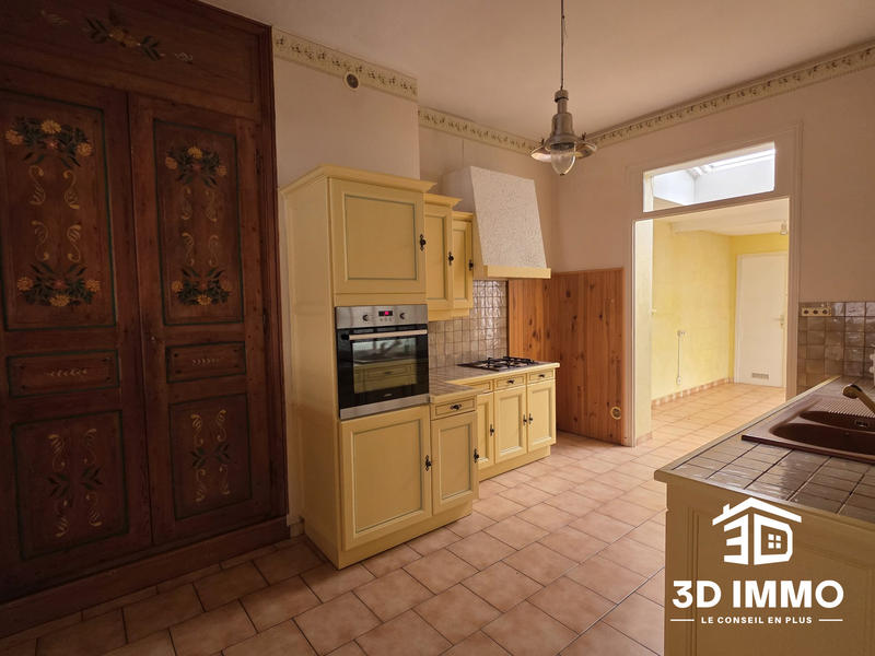 Maison - 220 m² - 9 pièces