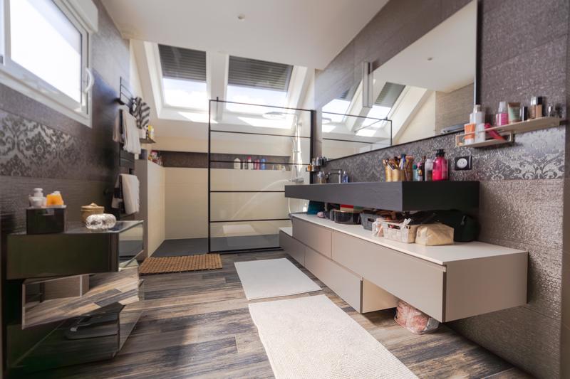 Maison - 250 m² - 6 pièces