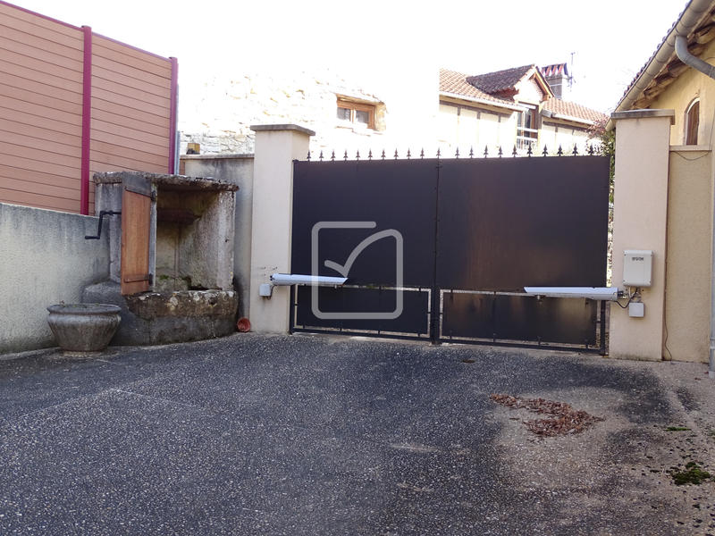 Maison - 233 m² - 8 pièces