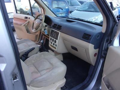 Ford Tourneo Connect 1,8 Tdci 110cv T210 Court