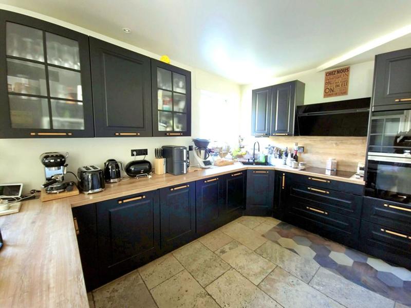 Maison - 165 m² - 8 pièces