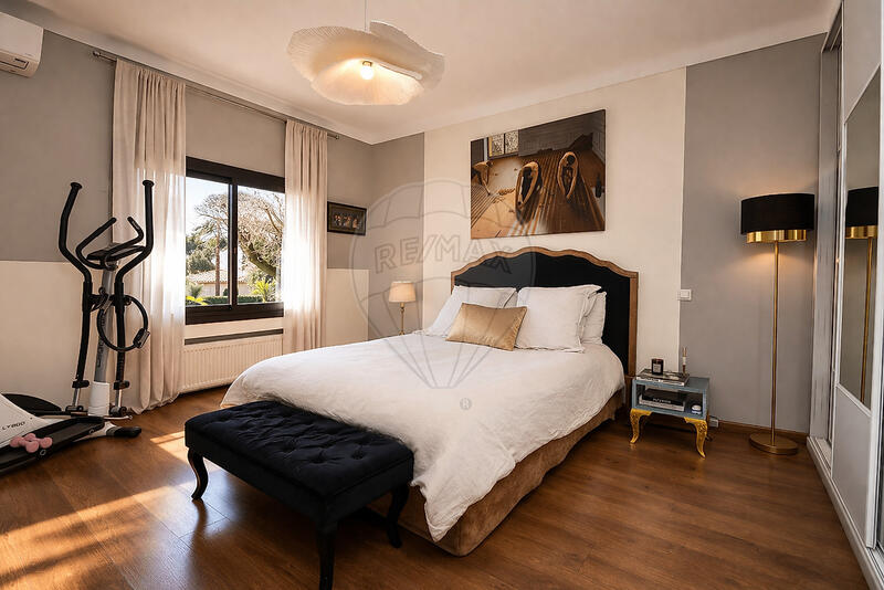 Propriété - 208 m² - 7 pièces