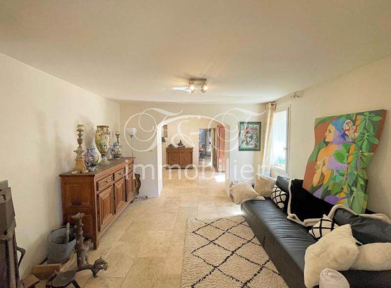 Propriété - 275 m² - 8 pièces