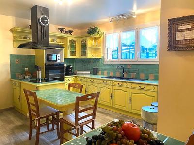 Propriété - 325 m² - 6 pièces