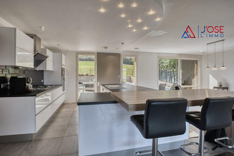 Maison contemporaine - 270 m² - 10 pièces