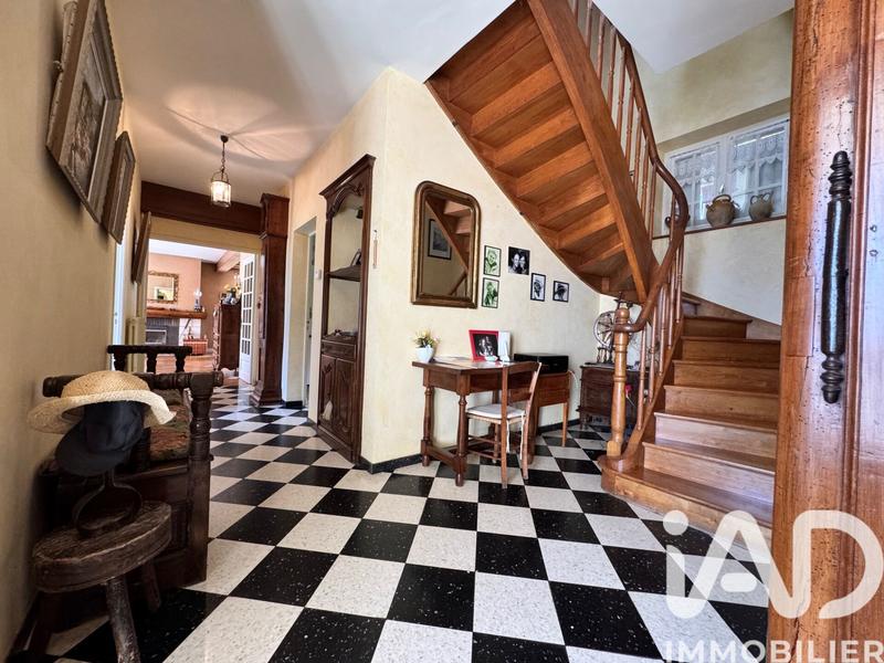 Maison - 250 m² - 8 pièces