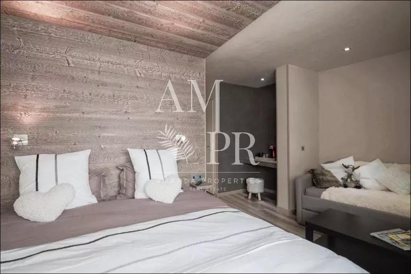 Châlet - 900 m² - 14 pièces