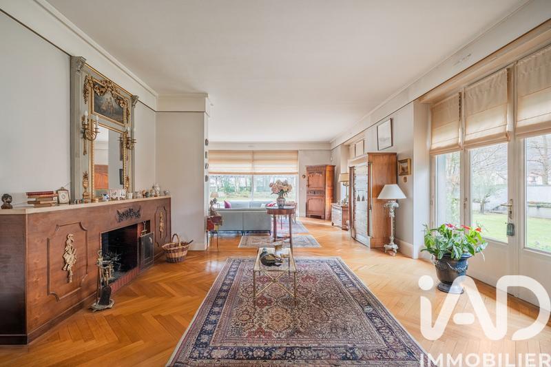 Maison - 369 m² - 9 pièces