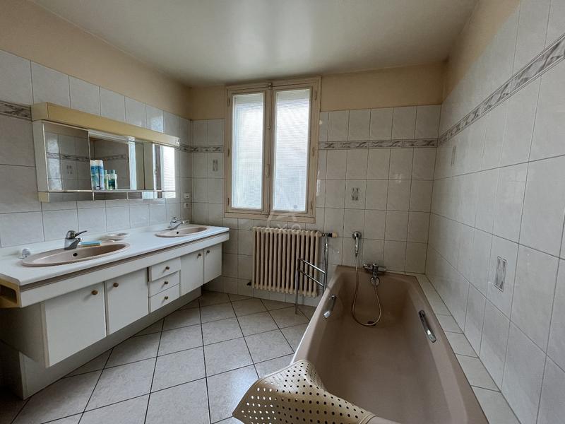 Maison - 195 m² - 7 pièces