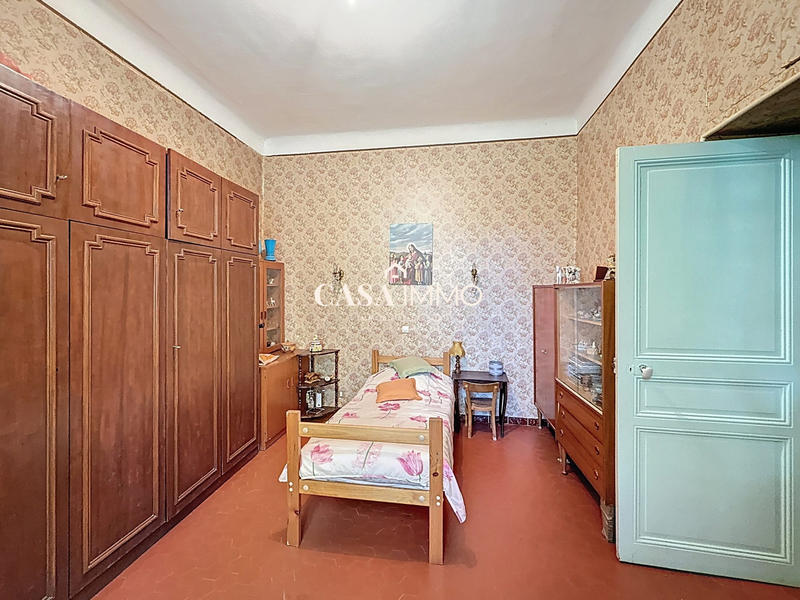 Maison - 220 m² - 8 pièces