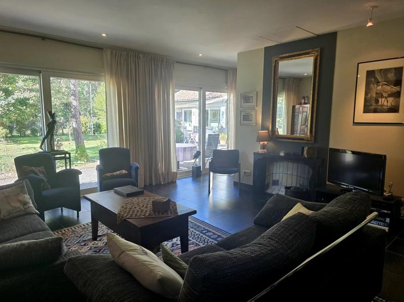 Maison contemporaine - 305 m² - 9 pièces