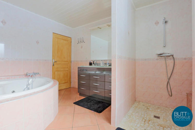 Maison - 212 m² - 6 pièces