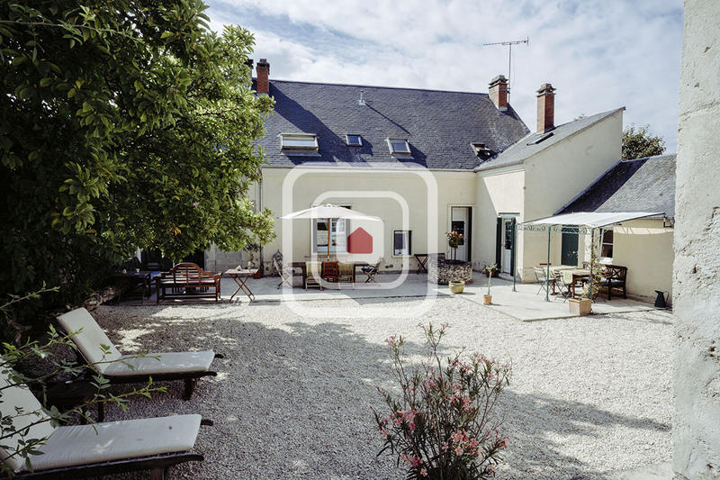 Maison - 222 m² - 8 pièces