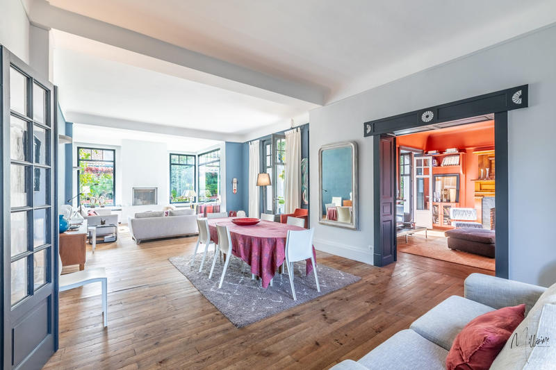 Maison - 289 m² - 10 pièces