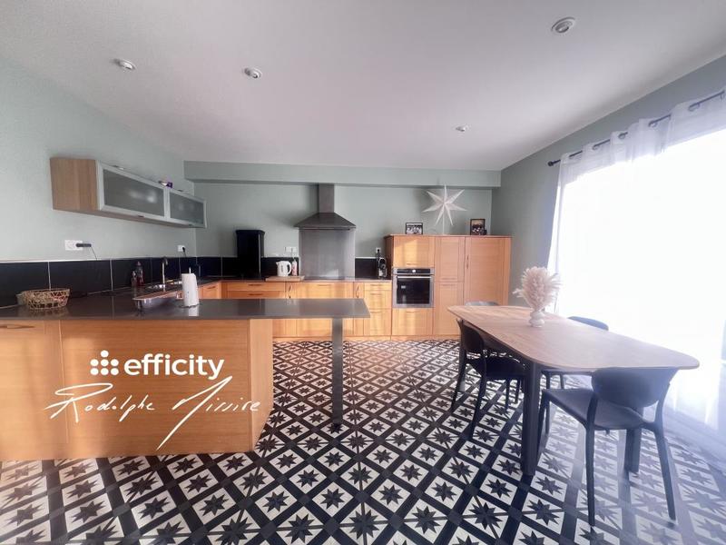 Maison - 220 m² - 8 pièces