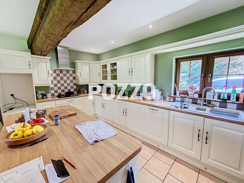 Maison - 248 m² - 6 pièces