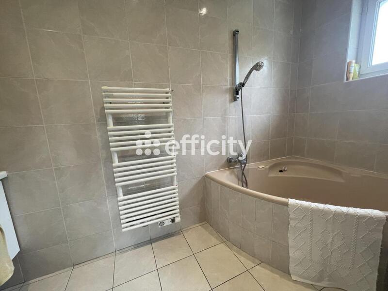 Maison - 186 m² - 7 pièces