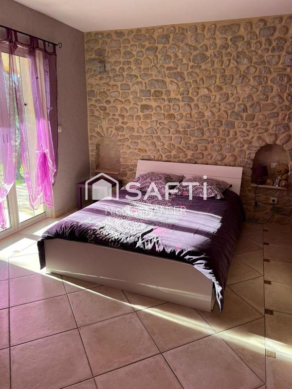 Maison - 241 m² - 9 pièces