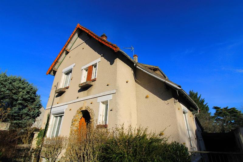 Maison - 92 m² - 7 pièces