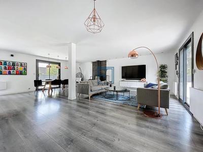 Maison - 157 m² - 7 pièces