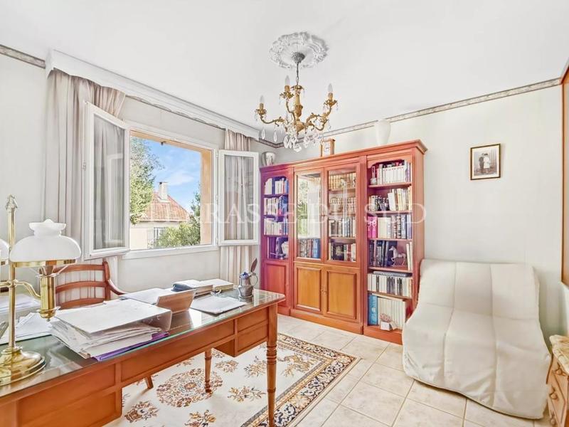 Propriété - 174 m² - 6 pièces