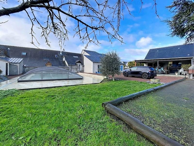 Maison traditionnelle - 233 m² - 9 pièces