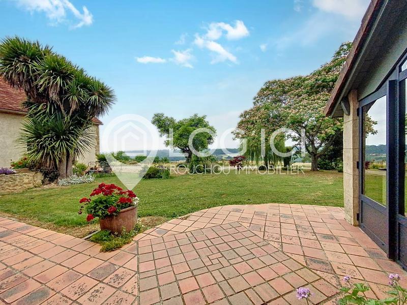 Maison - 220 m² - 8 pièces