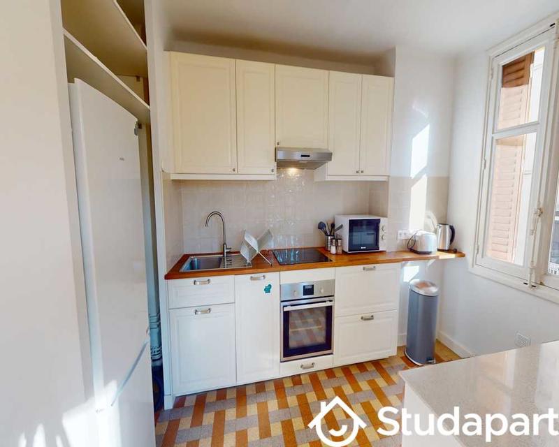 Chambre - 140 m² - 1 pièce