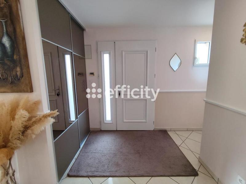 Maison traditionnelle - 221 m² - 5 pièces