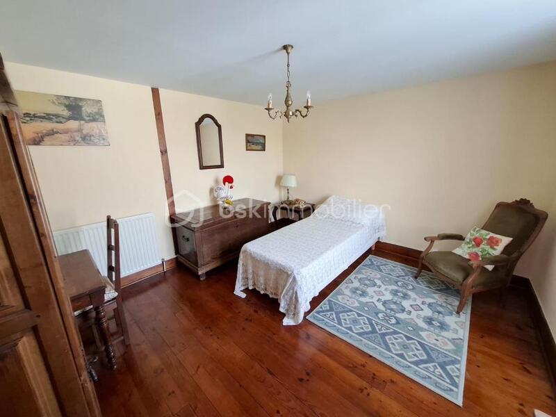 Maison - 202 m² - 7 pièces