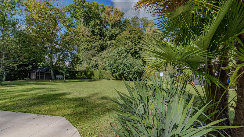 Maison - 250 m² - 8 pièces