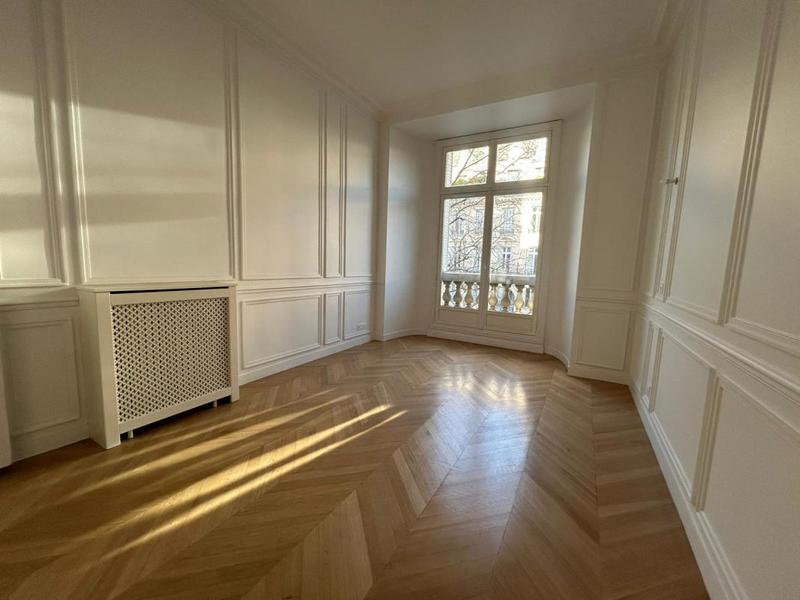 Appartement - 187 m² - 5 pièces