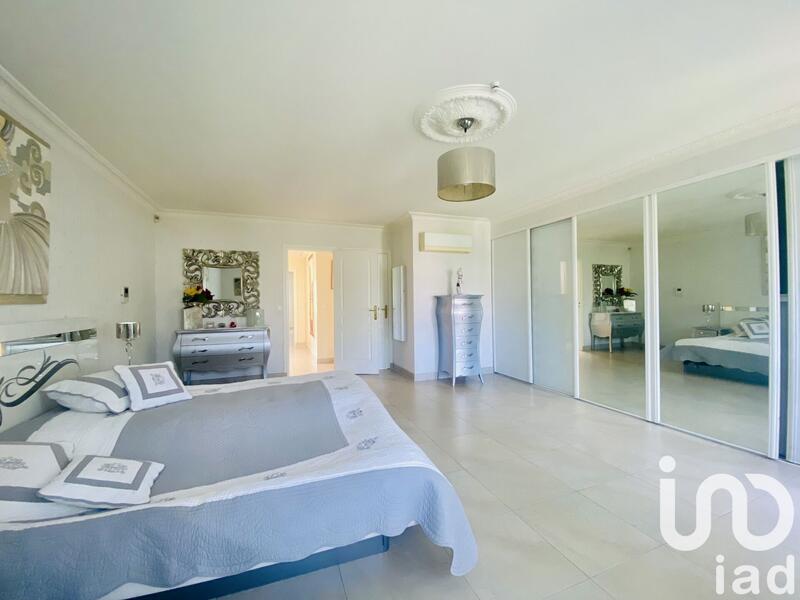 Maison - 207 m² - 5 pièces