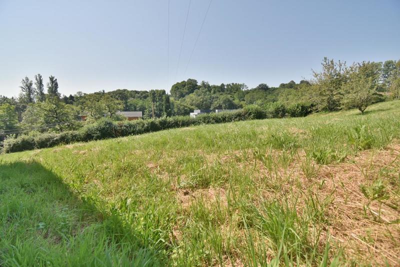 Terrain constructible - 1 068 m²