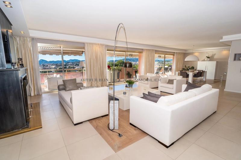 Appartement - 223 m² - 5 pièces