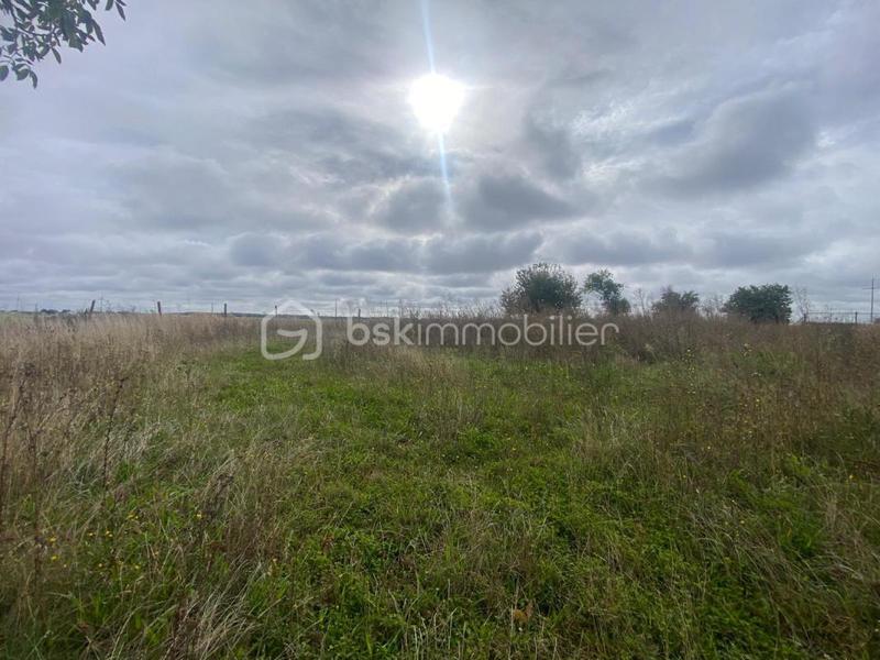 Terrain constructible - 738 m²