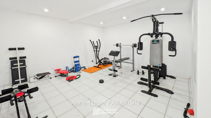 Maison - 270 m² - 10 pièces