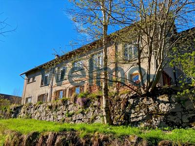 Maison - 300 m² - 5 pièces